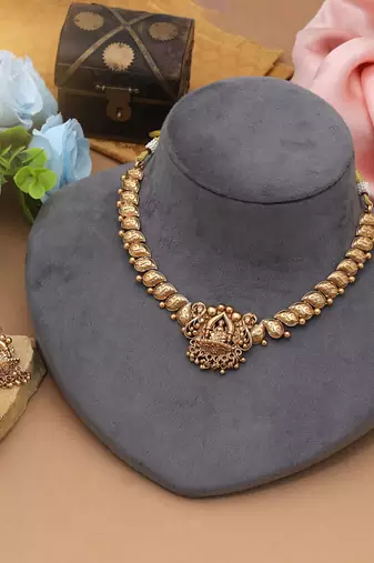 Gold color matte gold necklace set
