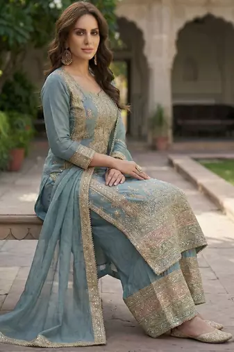 Blue chinon suit with embroidered sequin 