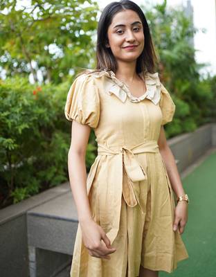 Mustard yellow linen mini summer dress with ruffeled sleeves 4