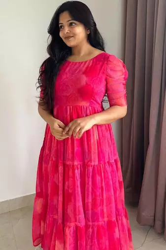 Women pink chiffon printed dress