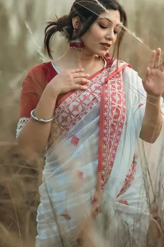 white cotton cotton saree with woven bengali design
