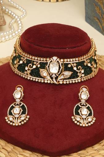 Gold plated emerald green stones choker necklace set