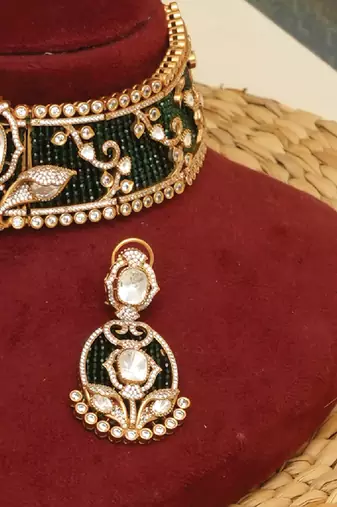 Gold plated emerald green stones choker necklace set