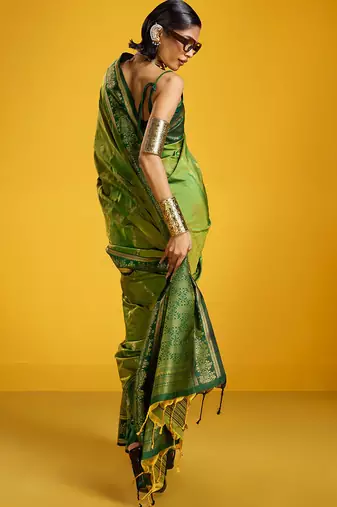 green pure silk blend handloom zari weaving saree with blouse