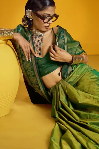 green pure silk blend handloom zari weaving saree with blouse
