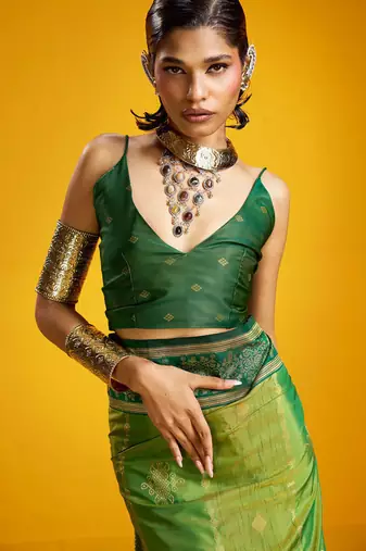 green pure silk blend handloom zari weaving saree with blouse