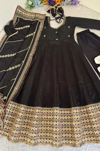 Womens new fancy silk heavy quality fabric with handwork gown set