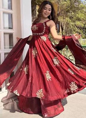 Womens best heavy quality fabric with met sequence embroidery zari work gown set 2