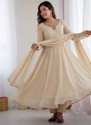 Womens fancy fox georgette heavy quality fabric with handwork gown set 2