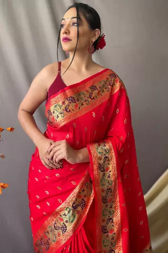 red paithani saree with traditional peacock zari pallu
