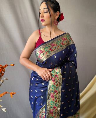 navy blue paithani saree with peacock zari pallu 3