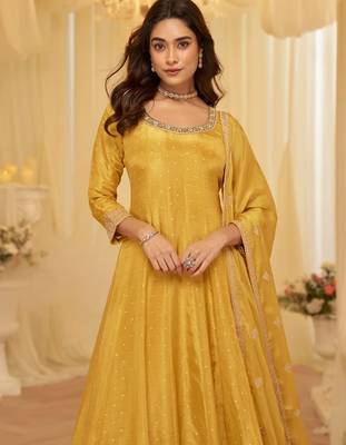 Yellow heavy jacquard wedding gowns full stitched upto 42 2