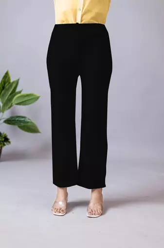 black regular fit mid-rise flat front trouser for women