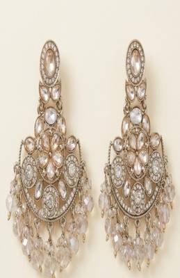 The amber glow chandelier chandbalis 2