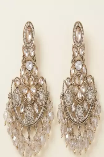 The amber glow chandelier chandbalis