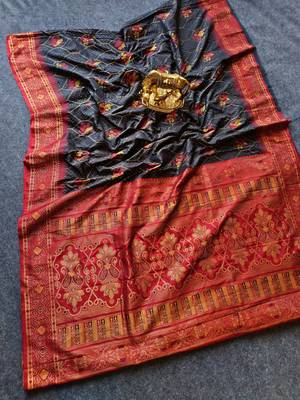 Black Color Zari Weaving Desige Work art silk saree 3