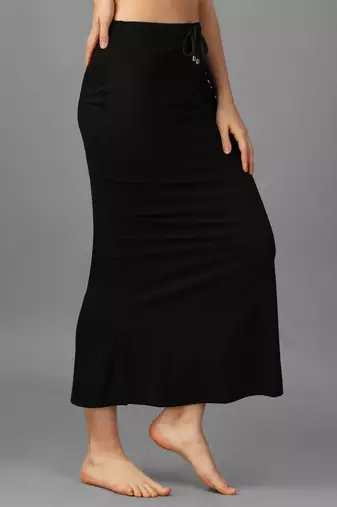 black blended saree petticoat with fish cut style