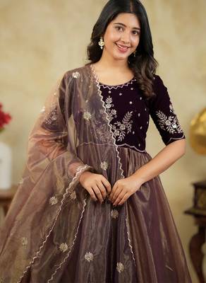 Ethnic Motifs Embroidered Sequinned Velvet Kurta with Trousers & With Dupatta 2