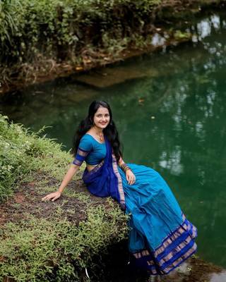 blue kanjivaram silk lehenga with zari weaving work 4