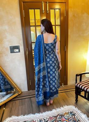 Women Printed Regular Kurta with Palazzos & With Dupatta 2