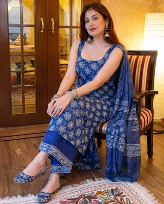 Women Printed Regular Kurta with Palazzos & With Dupatta 4