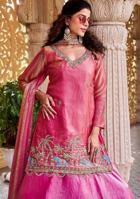 pure fendy kurta set with bead embroidery

 2