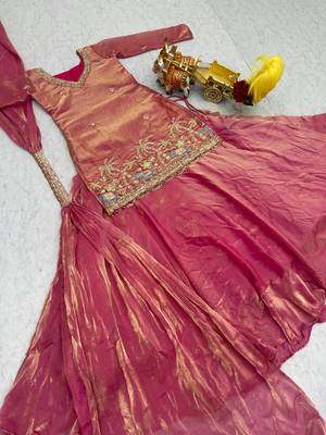 pure fendy kurta set with bead embroidery

 4