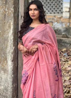 pink silk saree with woven floral zari patta patterns 2