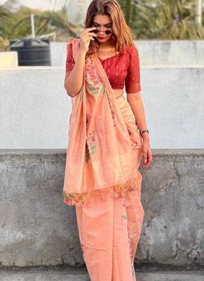 peach silk saree with zari patta floral woven design 2