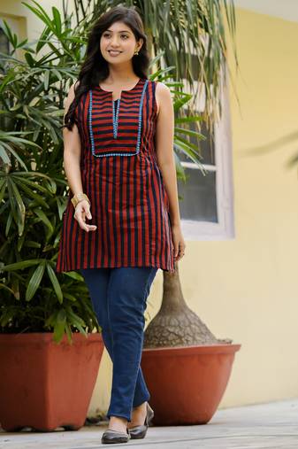 Women’s cambric cotton printed short kurti | sleeveless striped tunic top with keyhole notch neck | casual daily wear