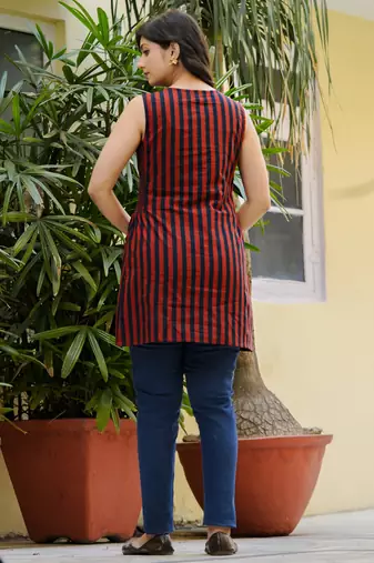 Women   s cambric cotton printed short kurti | sleeveless striped tunic top with keyhole notch neck | casual daily wear
