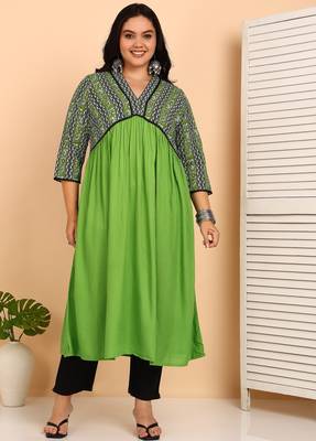 Women   s rayon printed kurta with cotton slub pant v-neck, 3/4 sleeves, calf-length kurti & solid bottom (green) 1