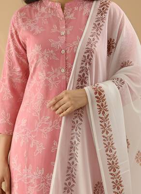 Women   s cotton white floral rubber print  a-line kurta pant set with dupatta, one side functional pocket (pink) 4