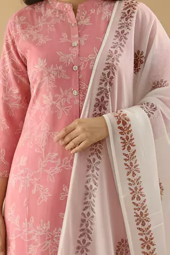 Women   s cotton white floral rubber print  a-line kurta pant set with dupatta, one side functional pocket (pink)