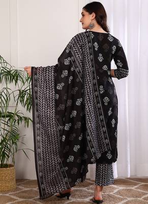 Women's cotton floral print with gota detailing straight kurta with pant and dupatta (black) 2