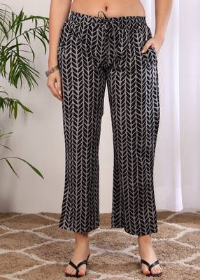 Women's cotton floral print with gota detailing straight kurta with pant and dupatta (black) 4