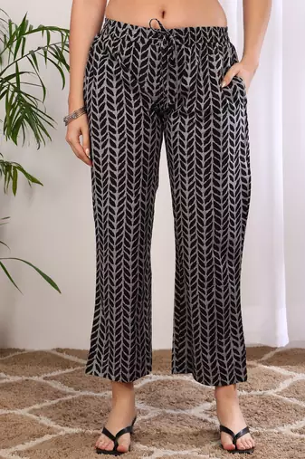 Women's cotton floral print with gota detailing straight kurta with pant and dupatta (black)