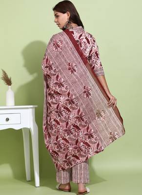 Women   s cotton floral printed a-linekurta with dupatta and pant v-neckline 3/4th sleeves (maroon) 2