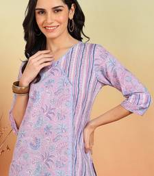 Women's cotton floral print  waist length v neck 3/4 sleeves regular fitted top (lavender)
