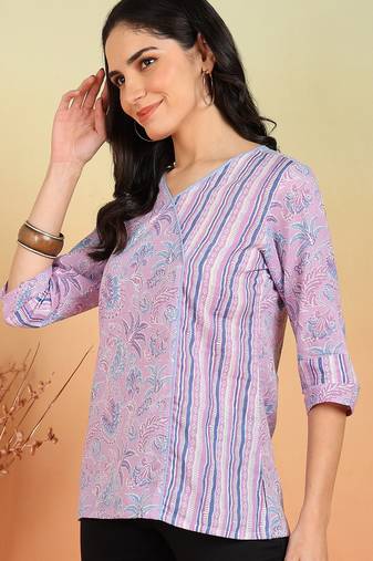 Women's cotton floral print  waist length v neck 3/4 sleeves regular fitted top (lavender)