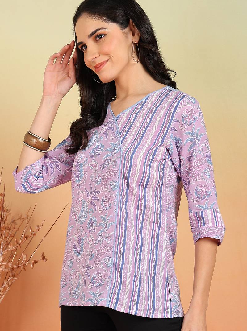 Women's cotton floral print  waist length v neck 3/4 sleeves regular fitted top (lavender)