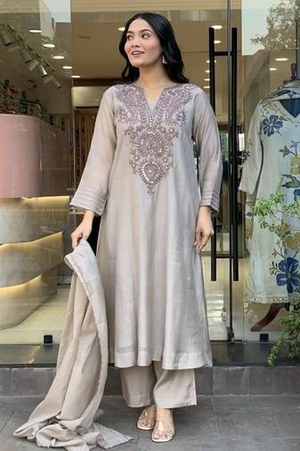 Women Ethnic Motifs Embroidered Regular Thread Work Kurta with Trousers & With Dupatta