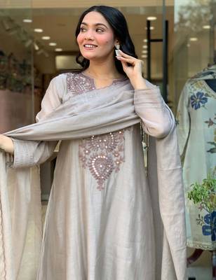 Women Ethnic Motifs Embroidered Regular Thread Work Kurta with Trousers & With Dupatta 4