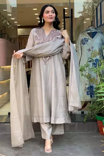 Women Ethnic Motifs Embroidered Regular Thread Work Kurta with Trousers & With Dupatta