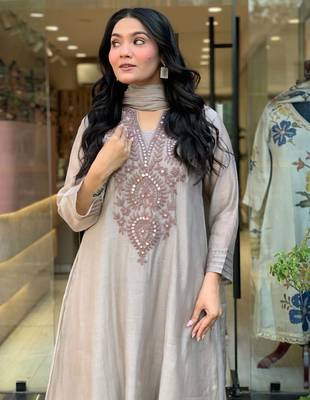 Women Ethnic Motifs Embroidered Regular Thread Work Kurta with Trousers & With Dupatta 6