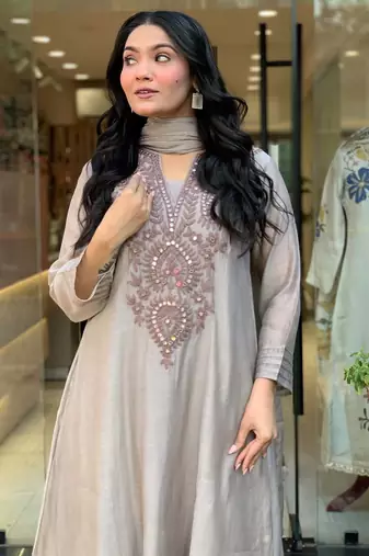 Women Ethnic Motifs Embroidered Regular Thread Work Kurta with Trousers & With Dupatta