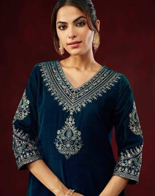 Ethnic Motifs Embroidered Sequinned Velvet Kurta with Trousers & With Dupatta 2