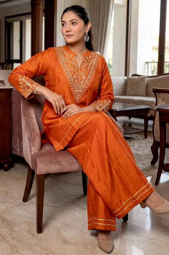 Women Embroidered Regular Chanderi Silk Kurti with Churidar & With Dupatta