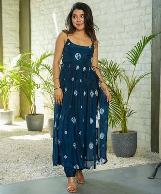 Women Dyed Regular Kurta with Trousers 4