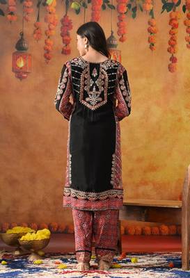 Black chinon embroidered kurta set 5
